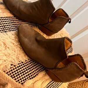Women’s jack rogers booties. Brown leather. Good condition. Comfy.